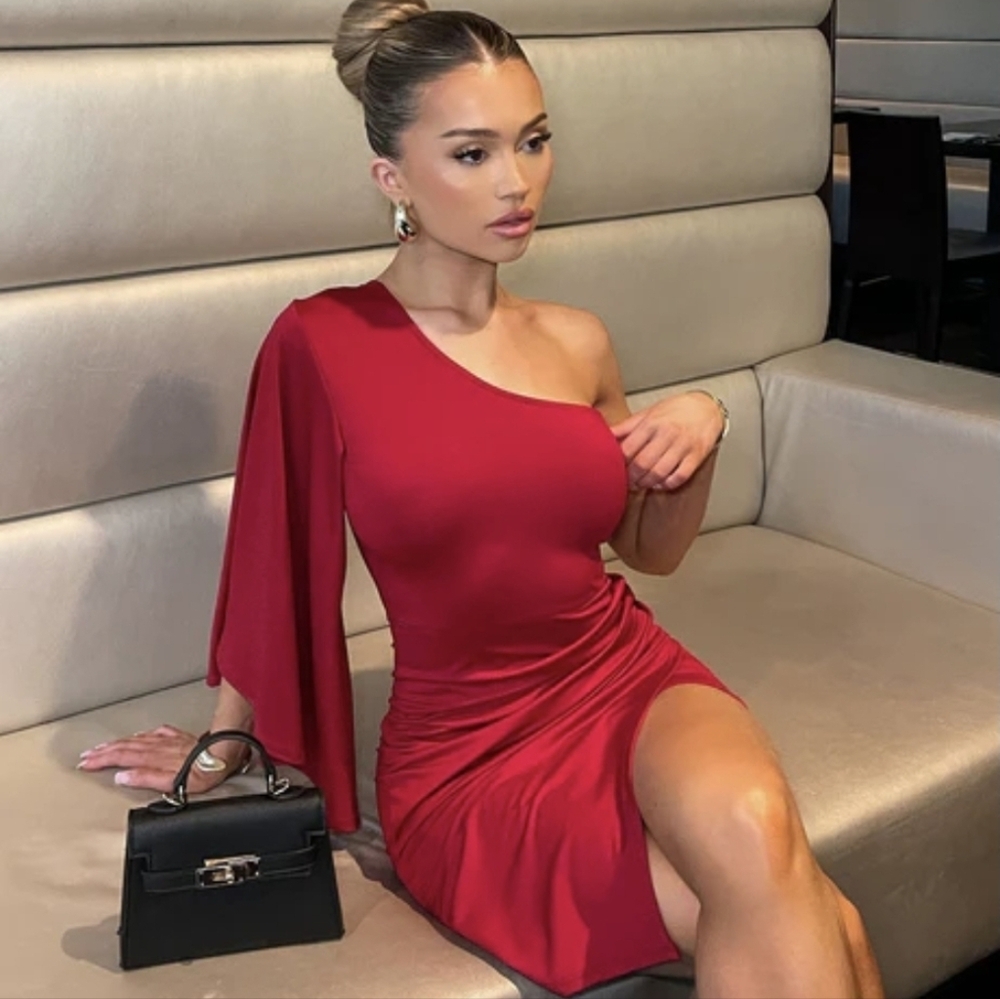 Elegant Red One-Shoulder Dress